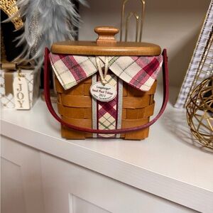 EUC Longaberger 2013 Small Plaid Tidings Basket with Liner